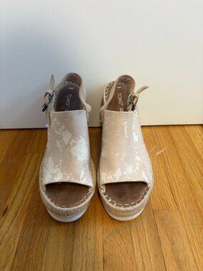 Toms Wedge SUPER comfortable